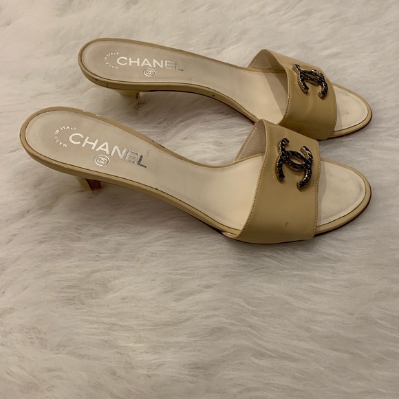 💚CHANEL sandals slides mules 39 (fits like 8) - Picture 2 of 8